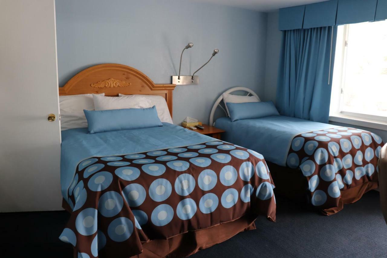 Hitching Post Country Motel Cornwall Экстерьер фото