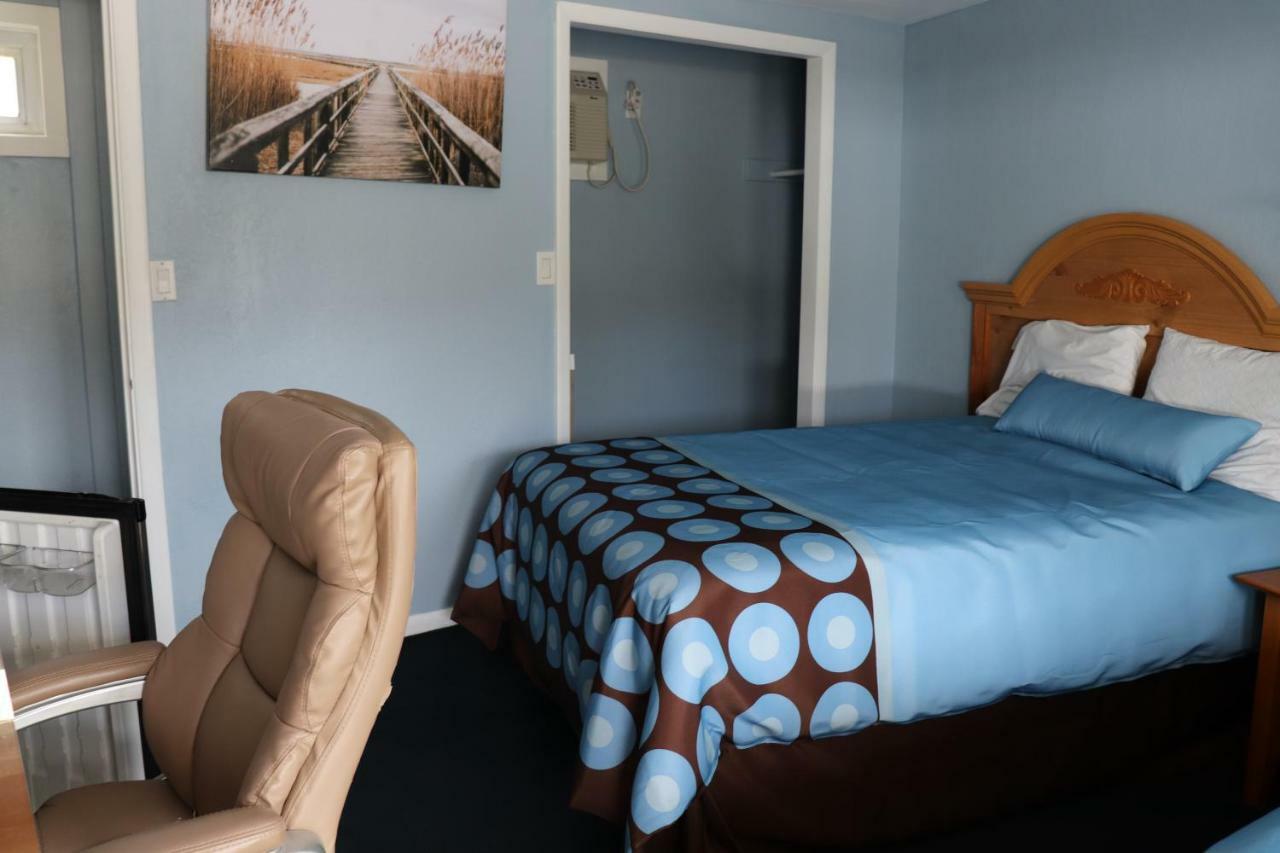 Hitching Post Country Motel Cornwall Экстерьер фото