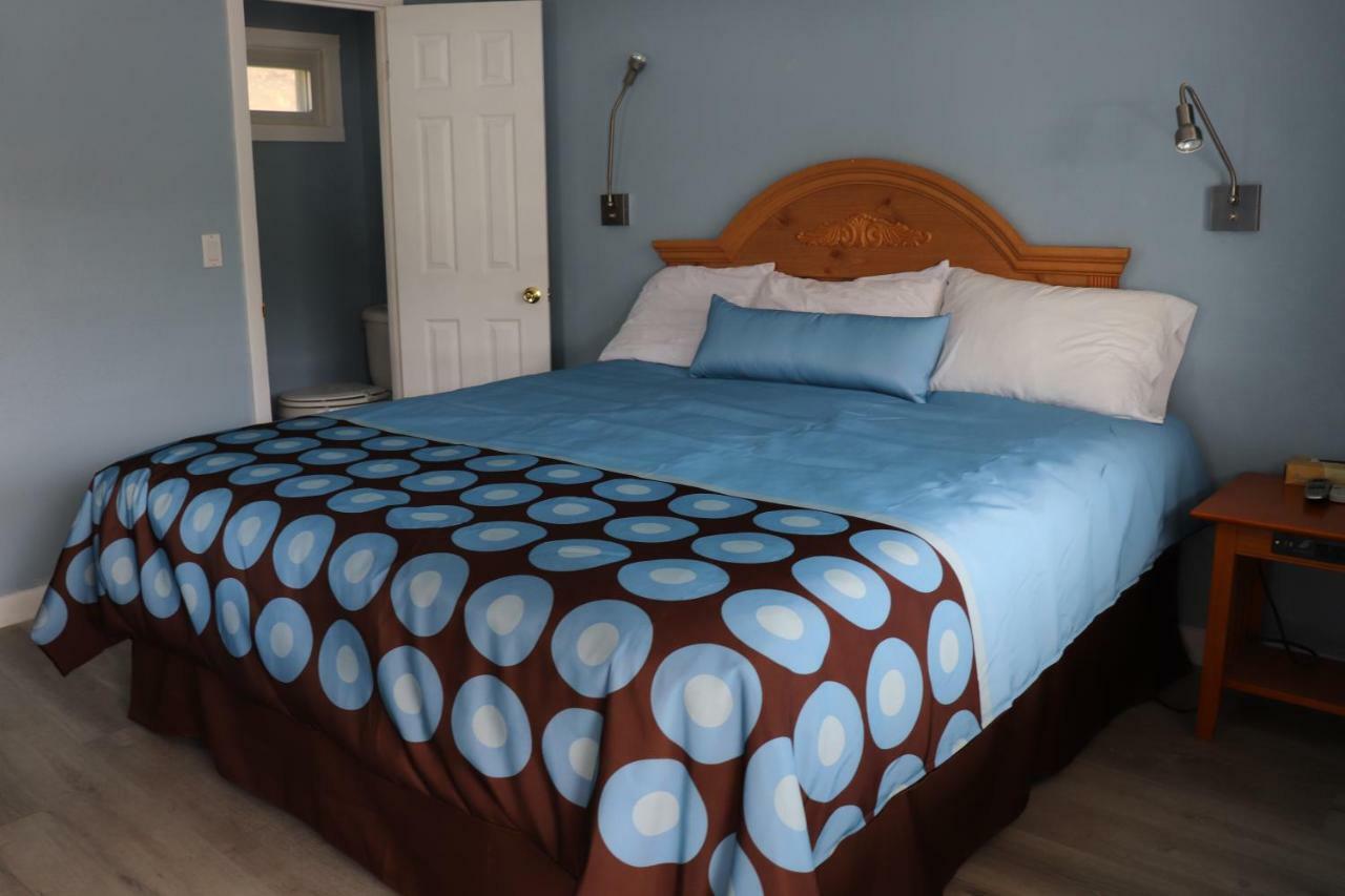 Hitching Post Country Motel Cornwall Экстерьер фото