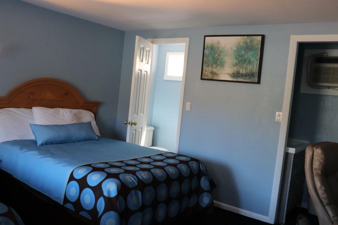 Hitching Post Country Motel Cornwall Экстерьер фото