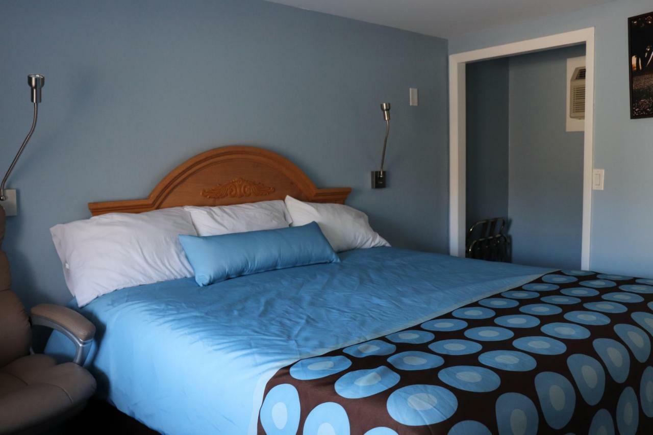Hitching Post Country Motel Cornwall Экстерьер фото