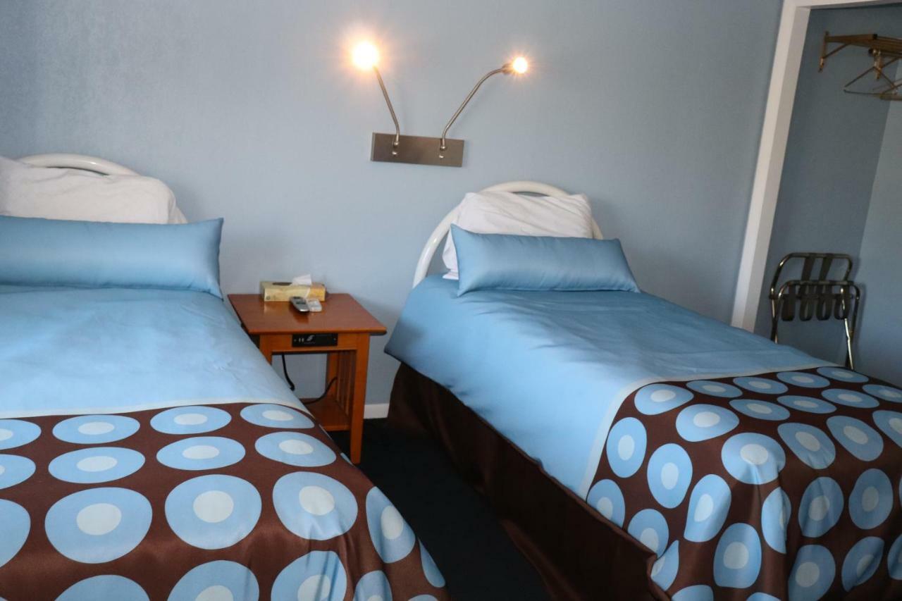 Hitching Post Country Motel Cornwall Экстерьер фото