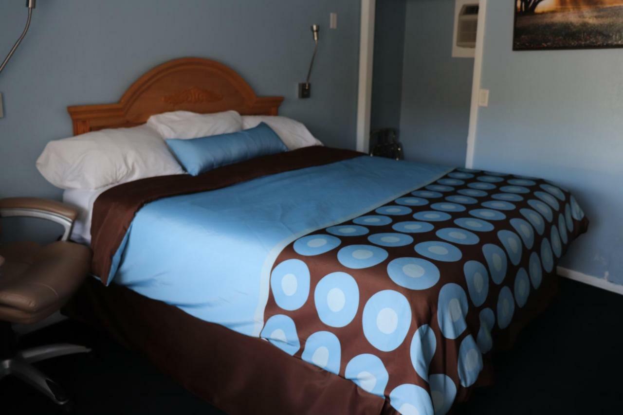 Hitching Post Country Motel Cornwall Экстерьер фото