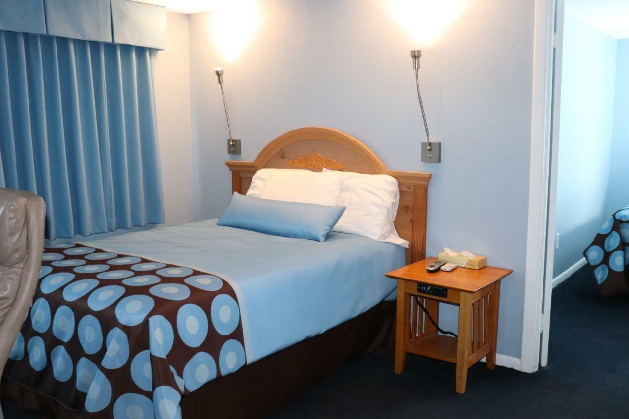 Hitching Post Country Motel Cornwall Экстерьер фото