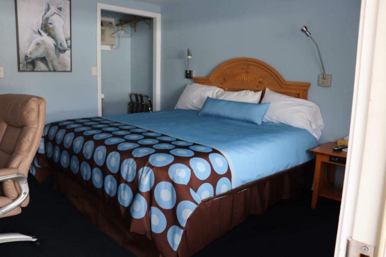 Hitching Post Country Motel Cornwall Экстерьер фото