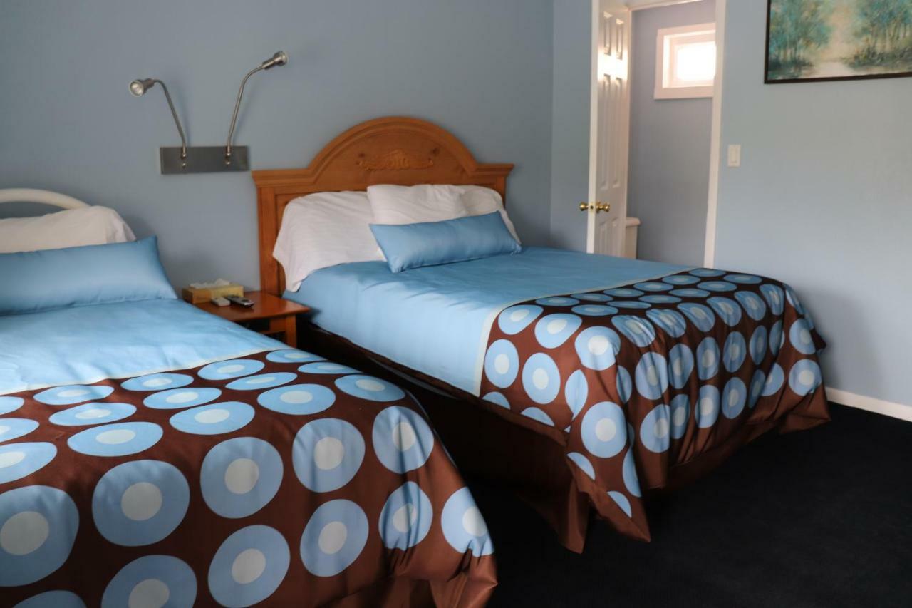 Hitching Post Country Motel Cornwall Экстерьер фото