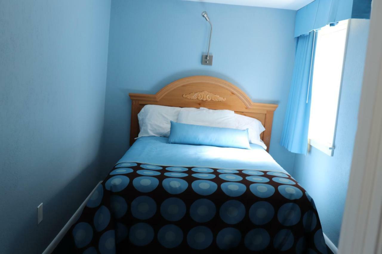 Hitching Post Country Motel Cornwall Экстерьер фото