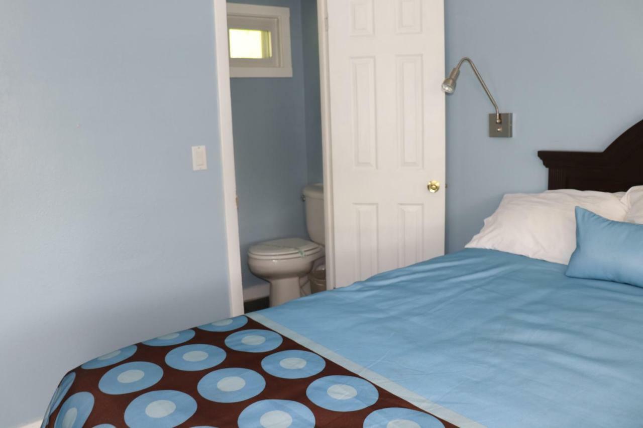 Hitching Post Country Motel Cornwall Экстерьер фото