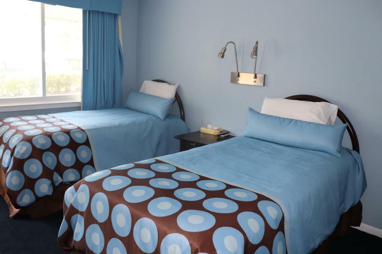 Hitching Post Country Motel Cornwall Экстерьер фото