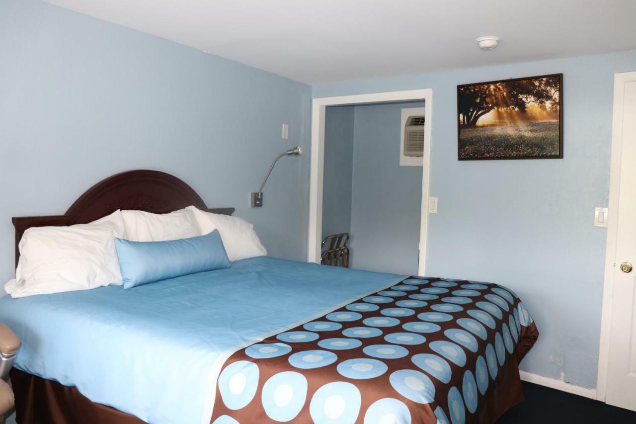 Hitching Post Country Motel Cornwall Экстерьер фото