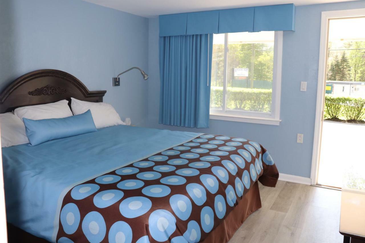 Hitching Post Country Motel Cornwall Экстерьер фото