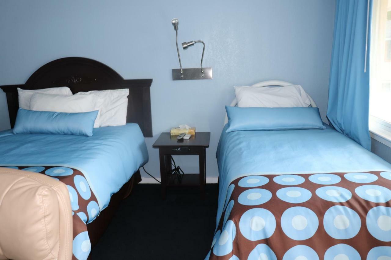Hitching Post Country Motel Cornwall Экстерьер фото