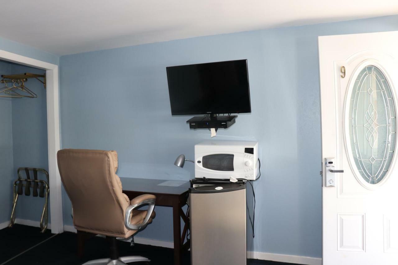 Hitching Post Country Motel Cornwall Экстерьер фото