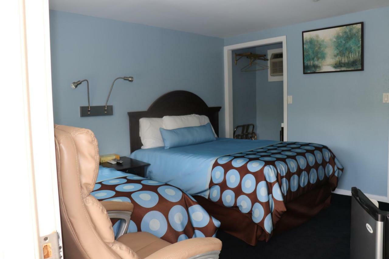 Hitching Post Country Motel Cornwall Экстерьер фото