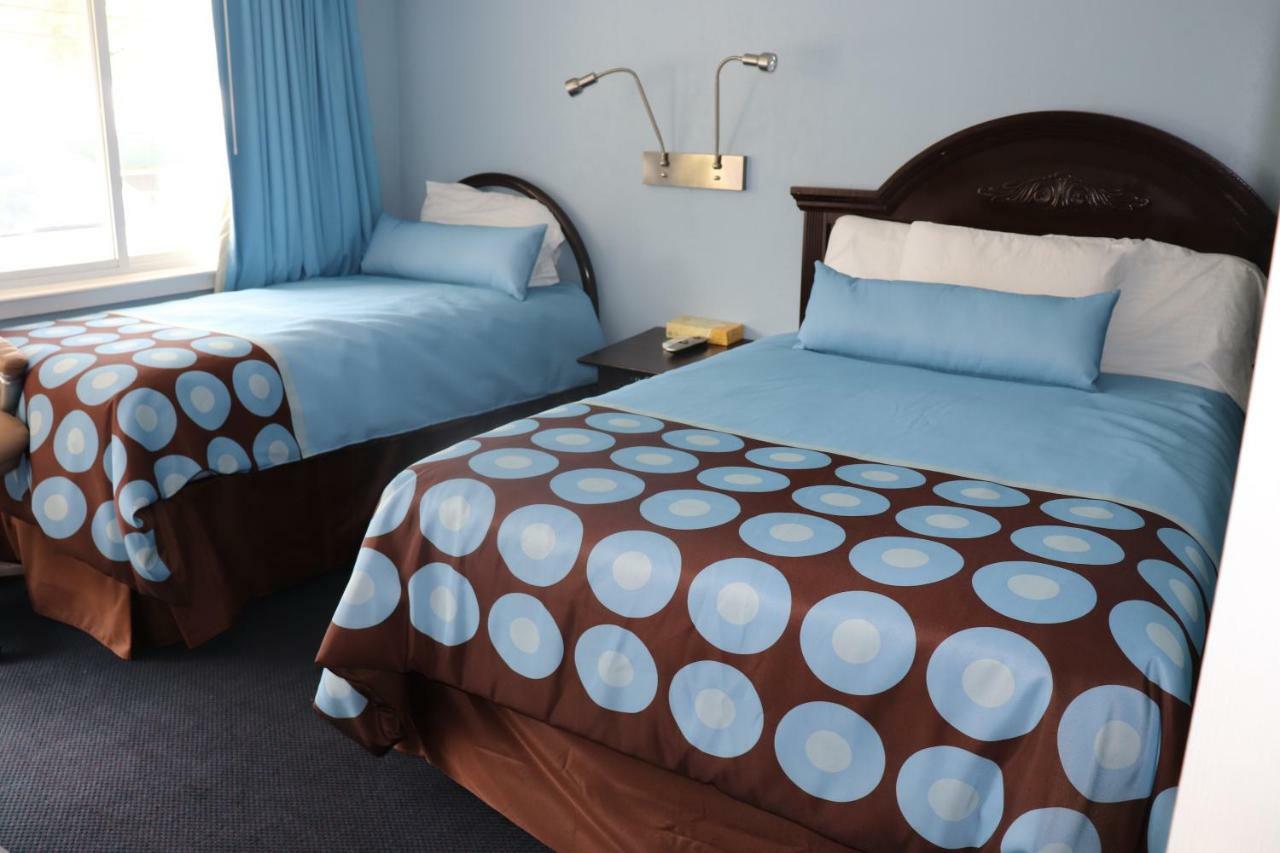 Hitching Post Country Motel Cornwall Экстерьер фото